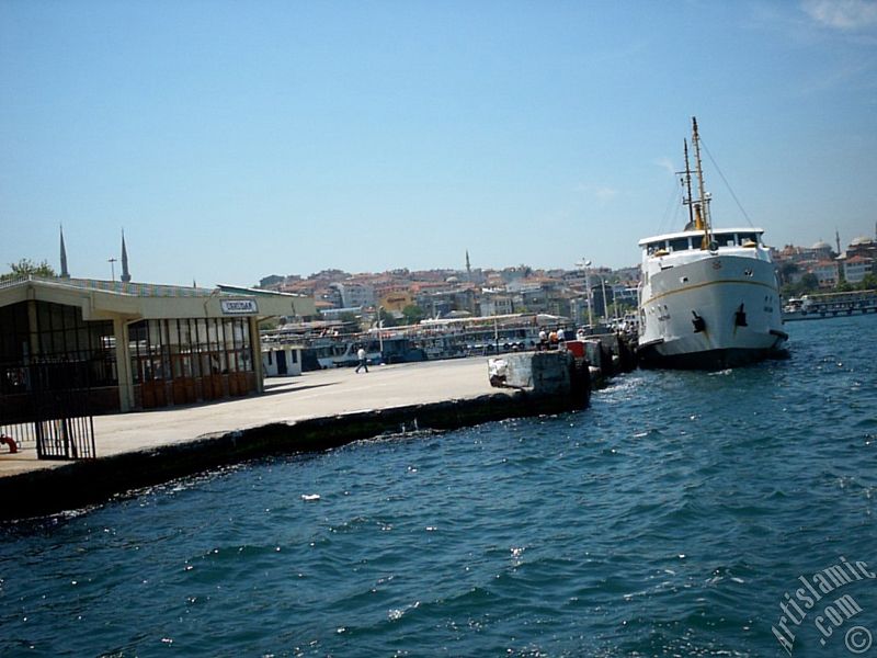 Denizden �sk�dar iskelesine bak��.
