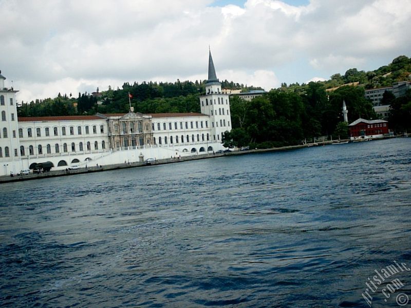 Denizden Kuleli Mahallesi sahili ve Kuleli Askeri Lisesine bak��.
