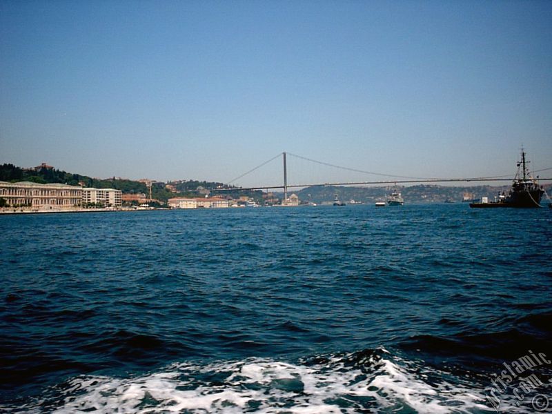 Be�ikta� a��klar�ndan ��ra�an Saray� ve Bo�az K�pr�s�ne bak��.
