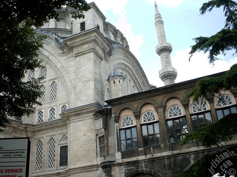 �stanbul Nuruosmaniye Camisi.
