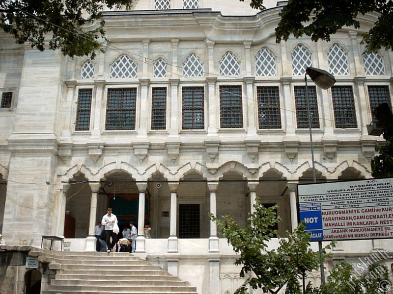 �stanbul Nuruosmaniye Camisi.
