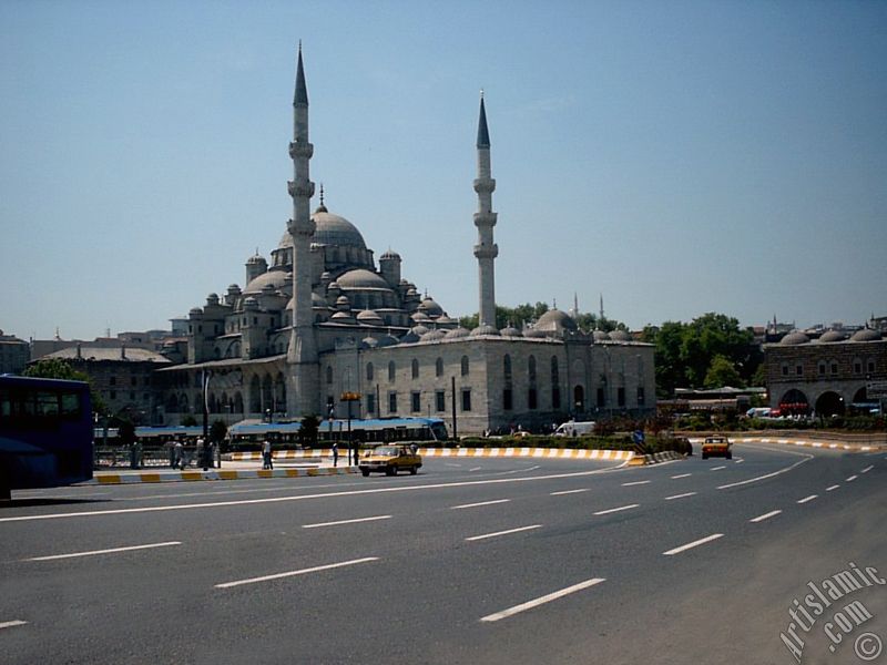 Yeni Galata K�pr�s�`nden Yeni Cami`ye bak��.
