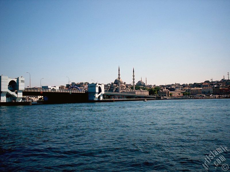 Karak�y-Per�embe Pazar� sahilinden Yeni Galata K�pr�s�, Yeni Cami, M�s�r �ar��s� ve Sultan Ahmet Camisine bak��.
