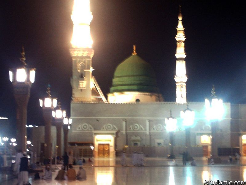 Medine`de bulunan Mescid-i Nebev�`den (Peygamber Efendimiz`in Camisi) bir gece g�r�nt�s�.
