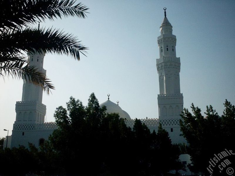 Medine`de Kuba K�y�nde bulunan Mescid-i K�bleteyn (iki k�bleli mescid).
