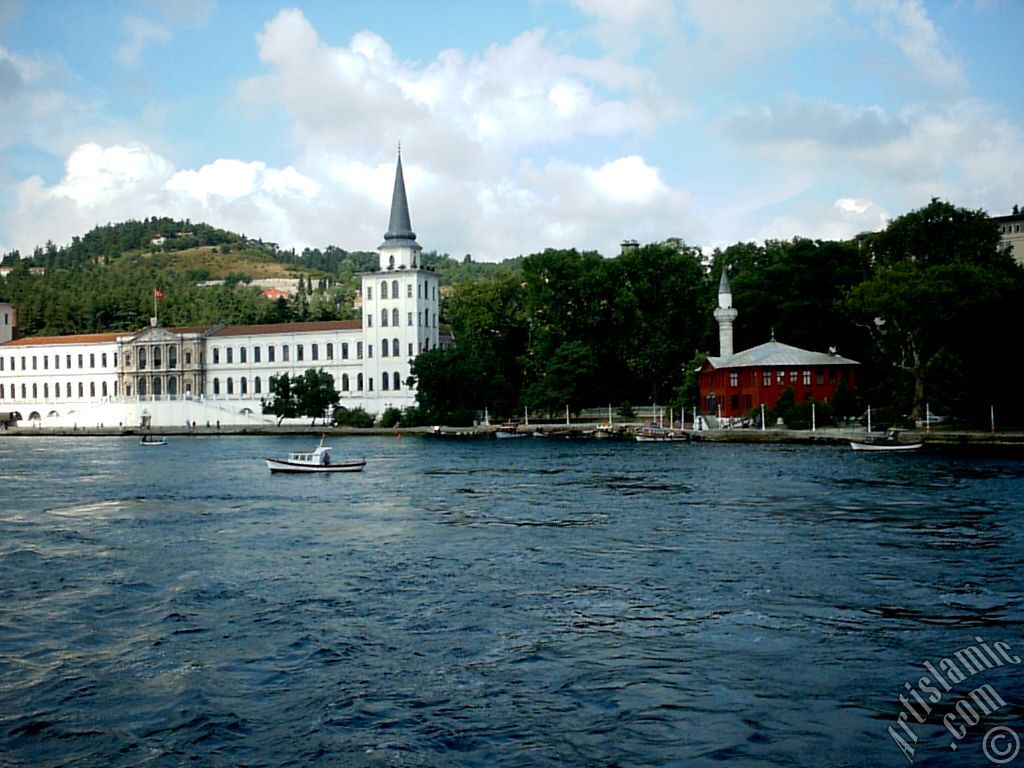 Denizden Kuleli Mahallesi sahili ve Kuleli Askeri Lisesine bak��.
