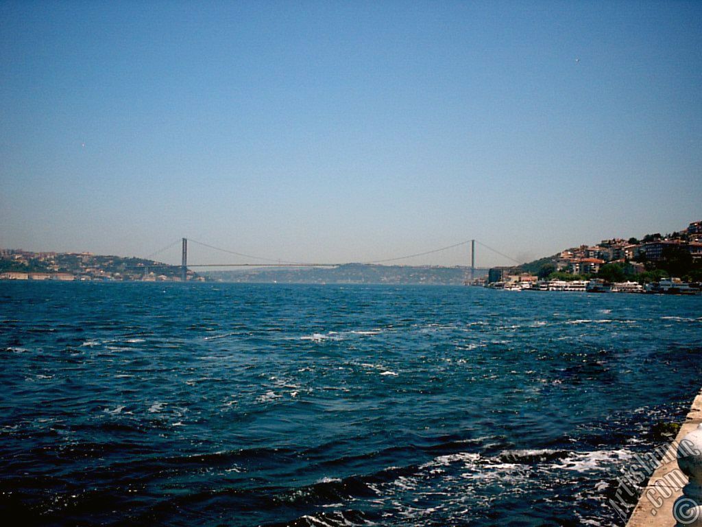 �sk�dar sahilinden �stanbul Bo�az� ve Bo�az K�pr�s�`ne bak��.

