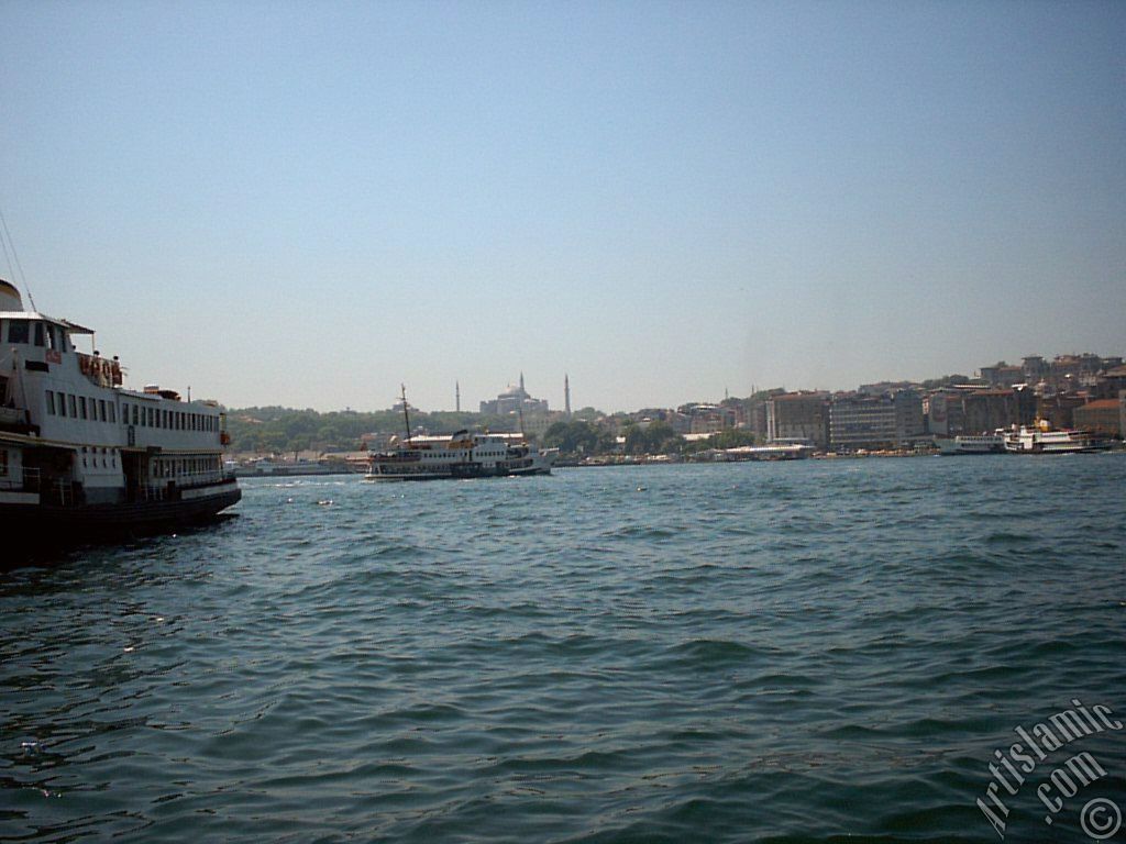 Karak�y sahilinden Emin�n� sahili ve Ayasofya Camisine bak��.
