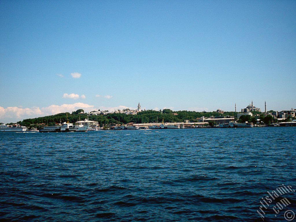 Karak�y sahilinden Emin�n� sahili, Ayasofya Camisi ve Topkap� Saray�na bak��.
