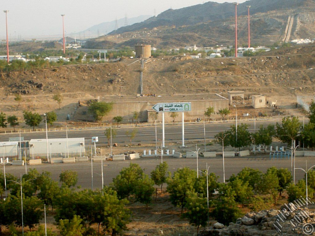 Mekke`de Arafat Tepesinden �ekilmi� Arafat Meydan�`n�n bir k�sm�.
